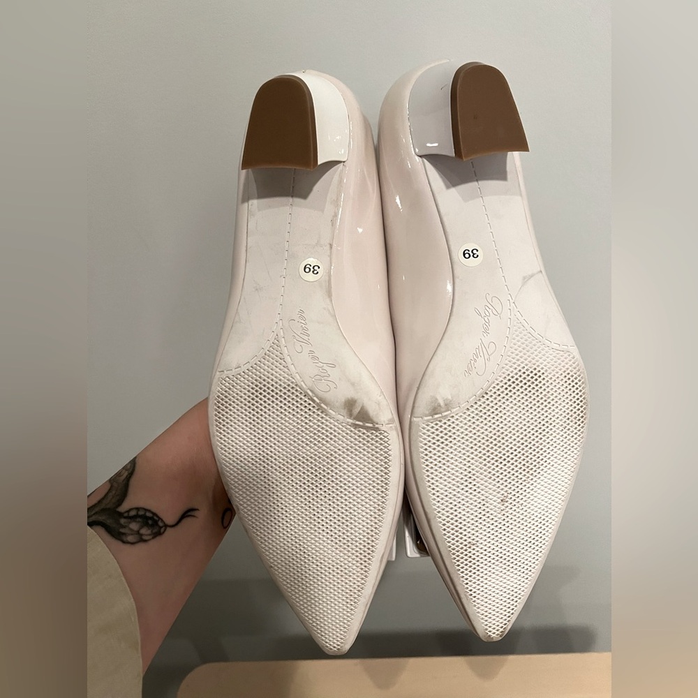 Roger Vivier Cream Flats - Picture 6 of 7